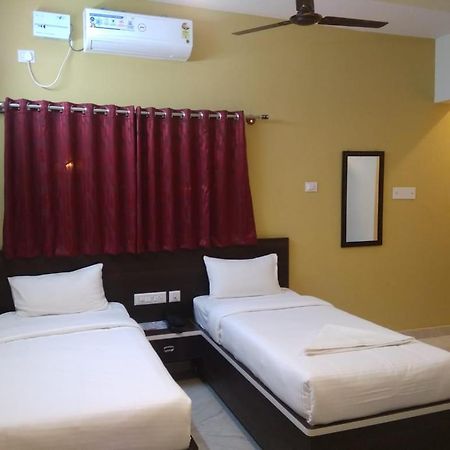 Mk Grande Hotel Bangalore Bagian luar foto