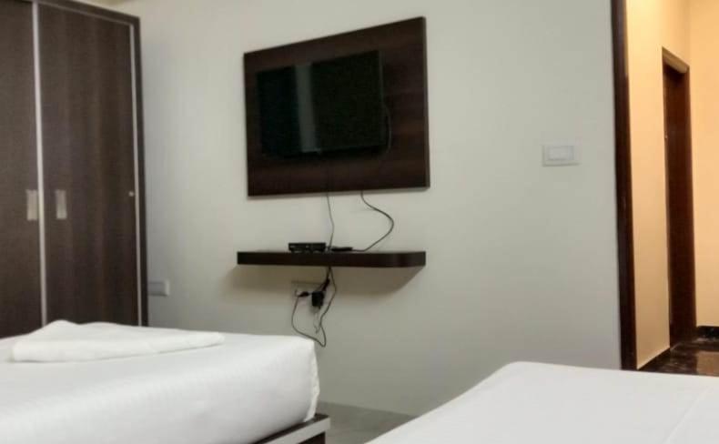 Mk Grande Hotel Bangalore Bagian luar foto
