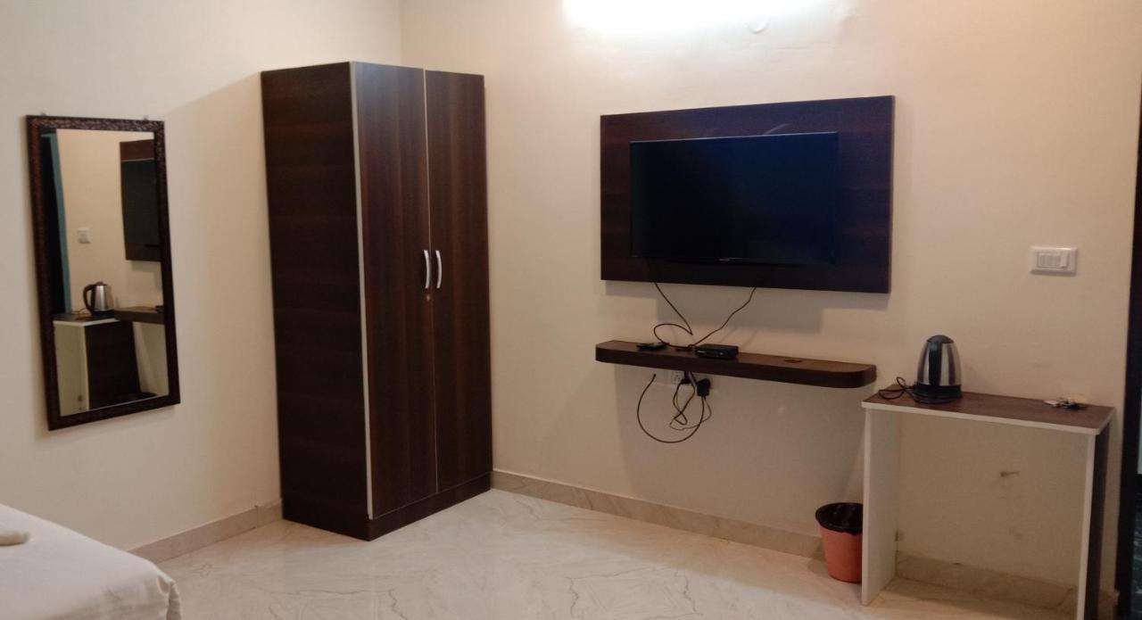 Mk Grande Hotel Bangalore Bagian luar foto