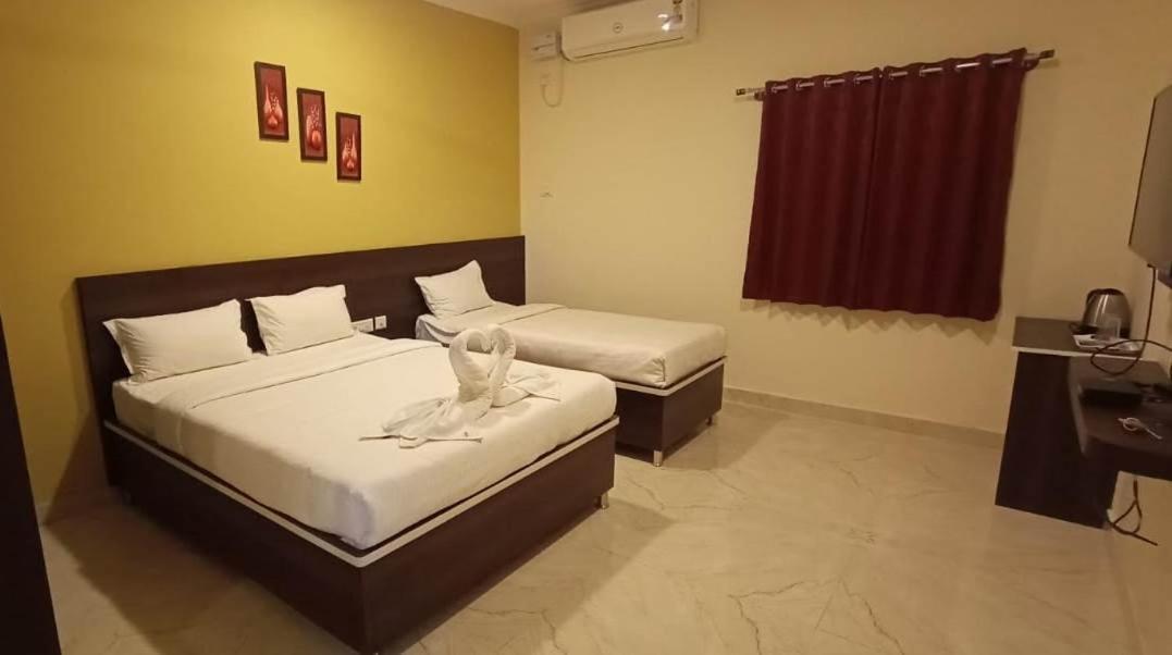 Mk Grande Hotel Bangalore Bagian luar foto