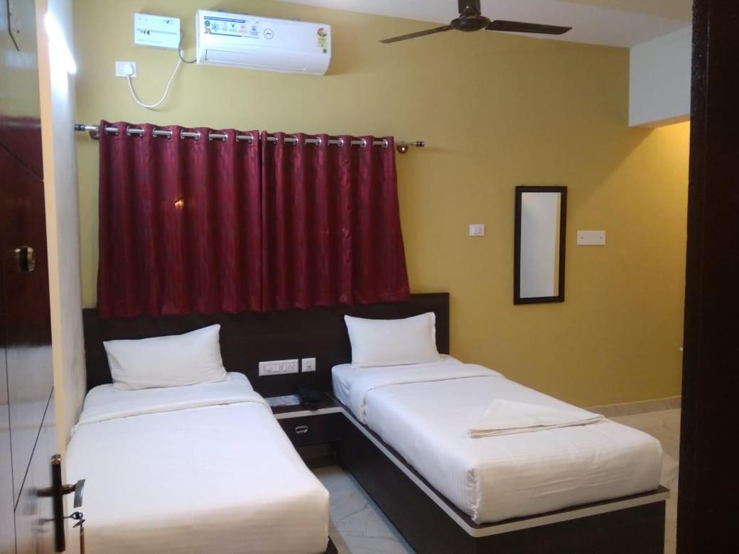 Mk Grande Hotel Bangalore Bagian luar foto